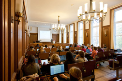Hörsaal im Gebäude der Sprachwissenschaften. Foto: Stephan Schute
